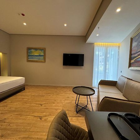 Arka Art Hotel Tirana Extérieur photo A room at the hotel