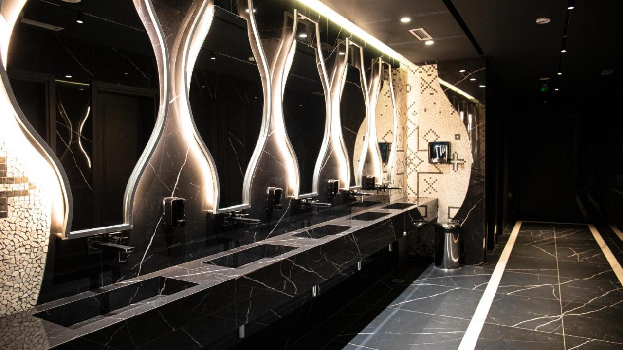 Arka Art Hotel Tirana Extérieur photo The interior of the restroom at the 2012 Olympics