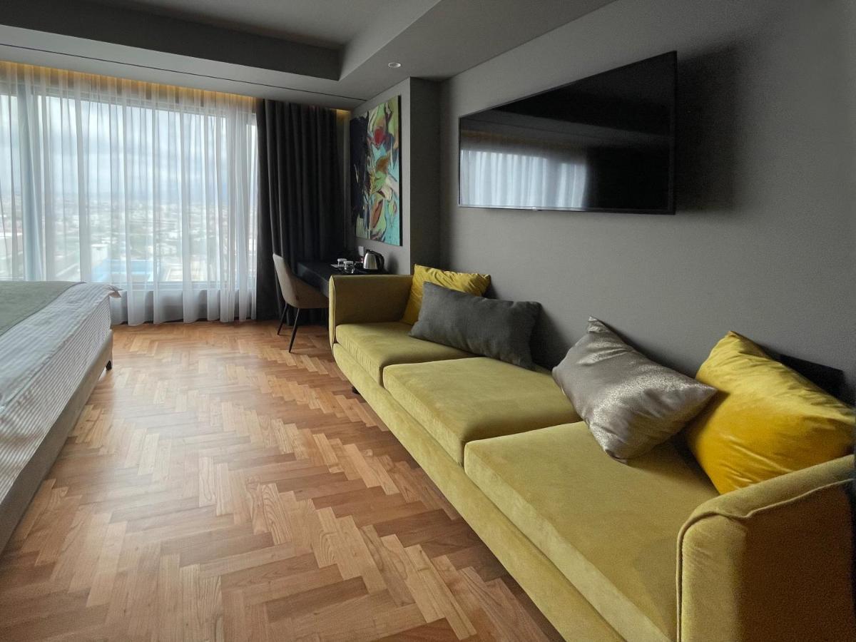 Arka Art Hotel Tirana Extérieur photo A suite at the hotel