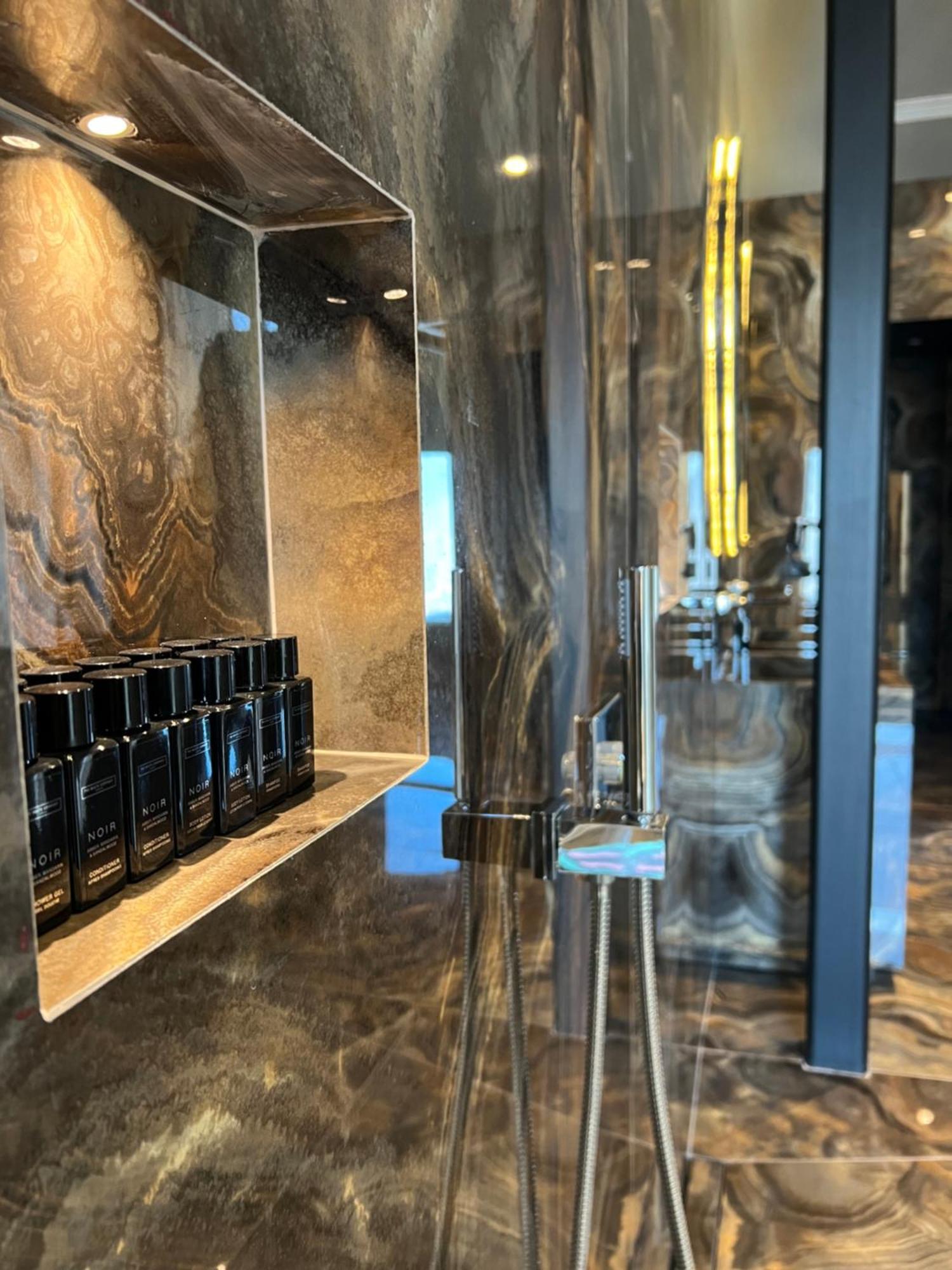 Arka Art Hotel Tirana Extérieur photo A typical shower