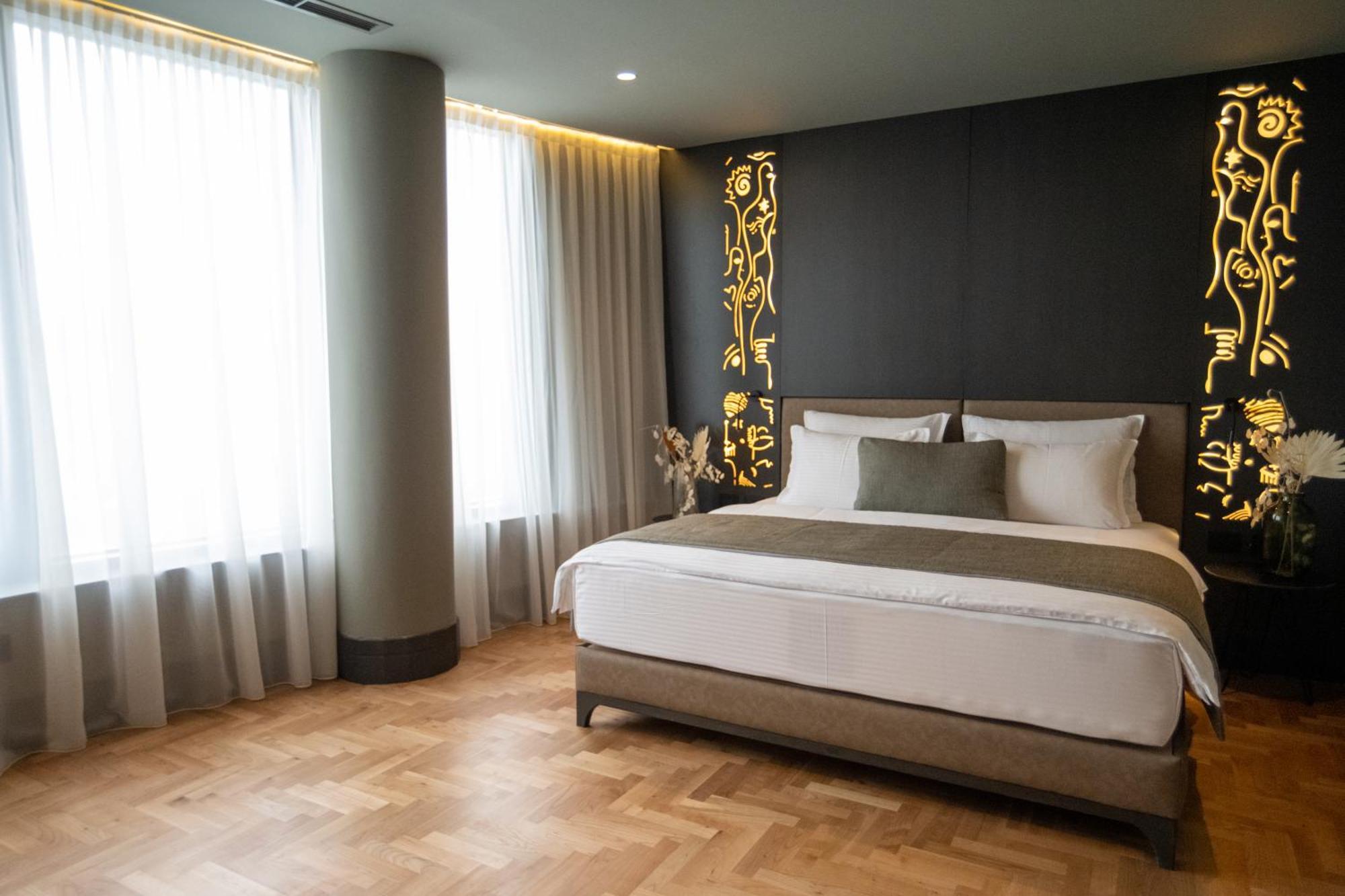 Arka Art Hotel Tirana Extérieur photo A bedroom at the hotel