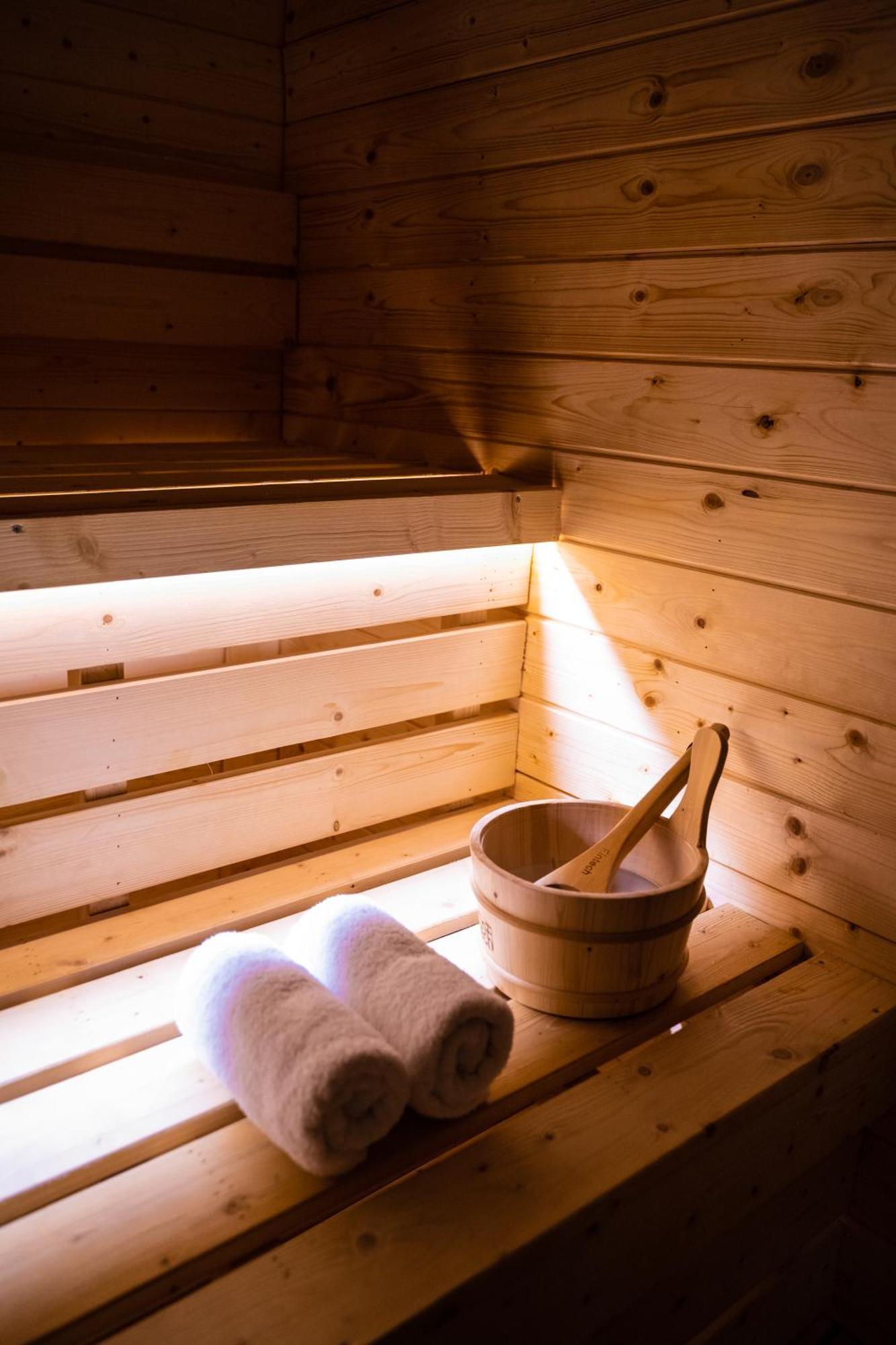 Arka Art Hotel Tirana Extérieur photo Sauna bucket and ladle