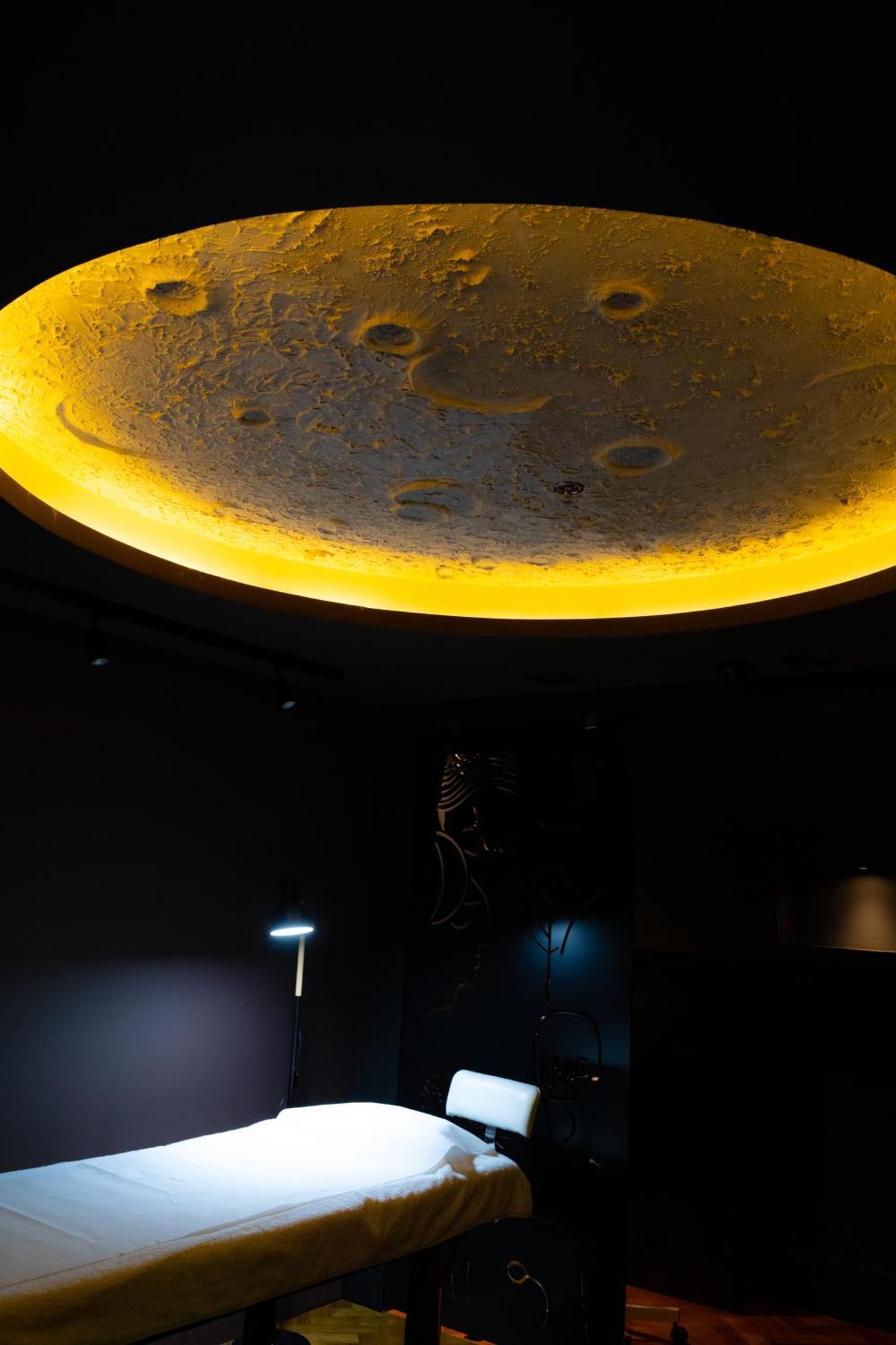 Arka Art Hotel Tirana Extérieur photo The ceiling of the chapel