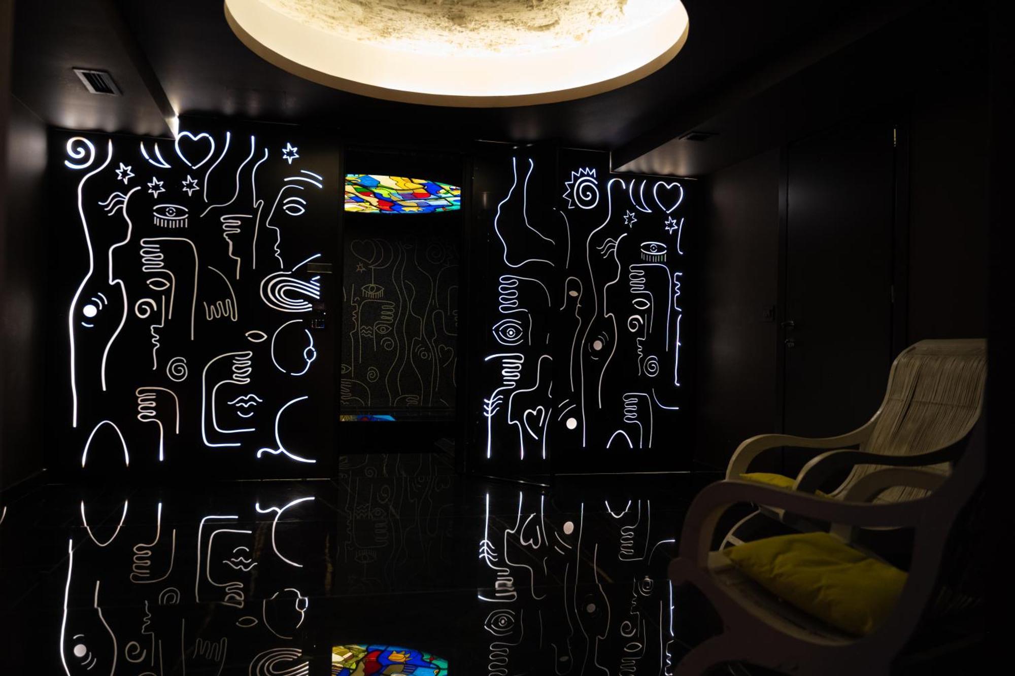 Arka Art Hotel Tirana Extérieur photo The interior of the elevator