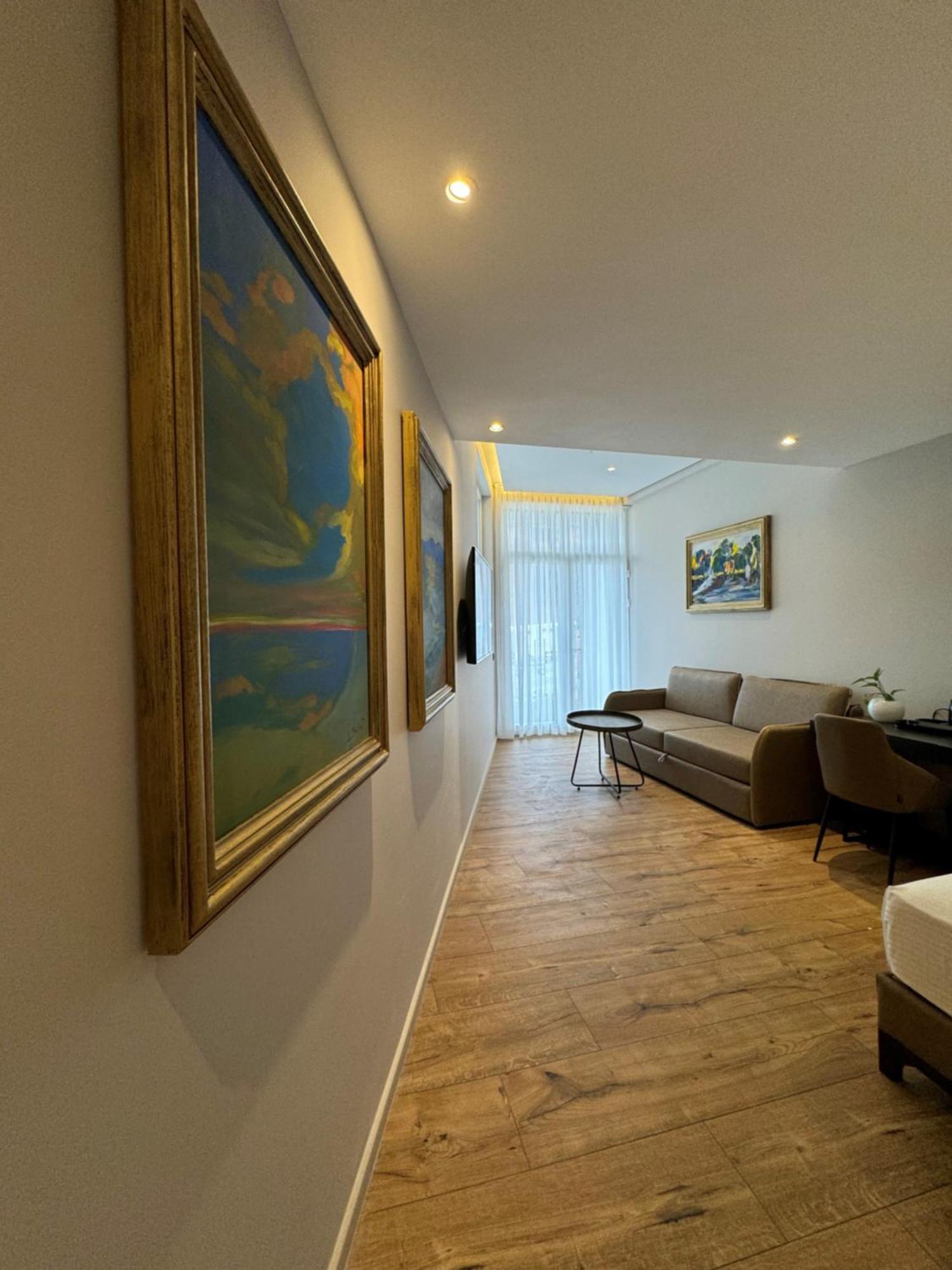 Arka Art Hotel Tirana Extérieur photo A suite at the hotel